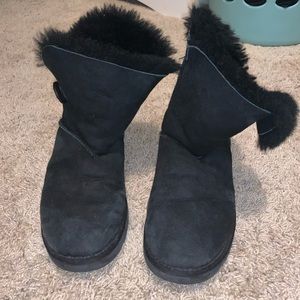 Black bailey button UGGs